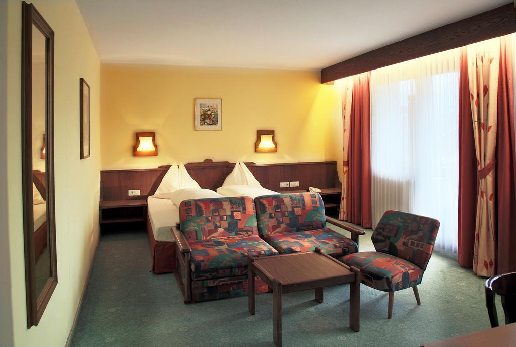 Hotel Sonnenuhr Kramsach Rum bild