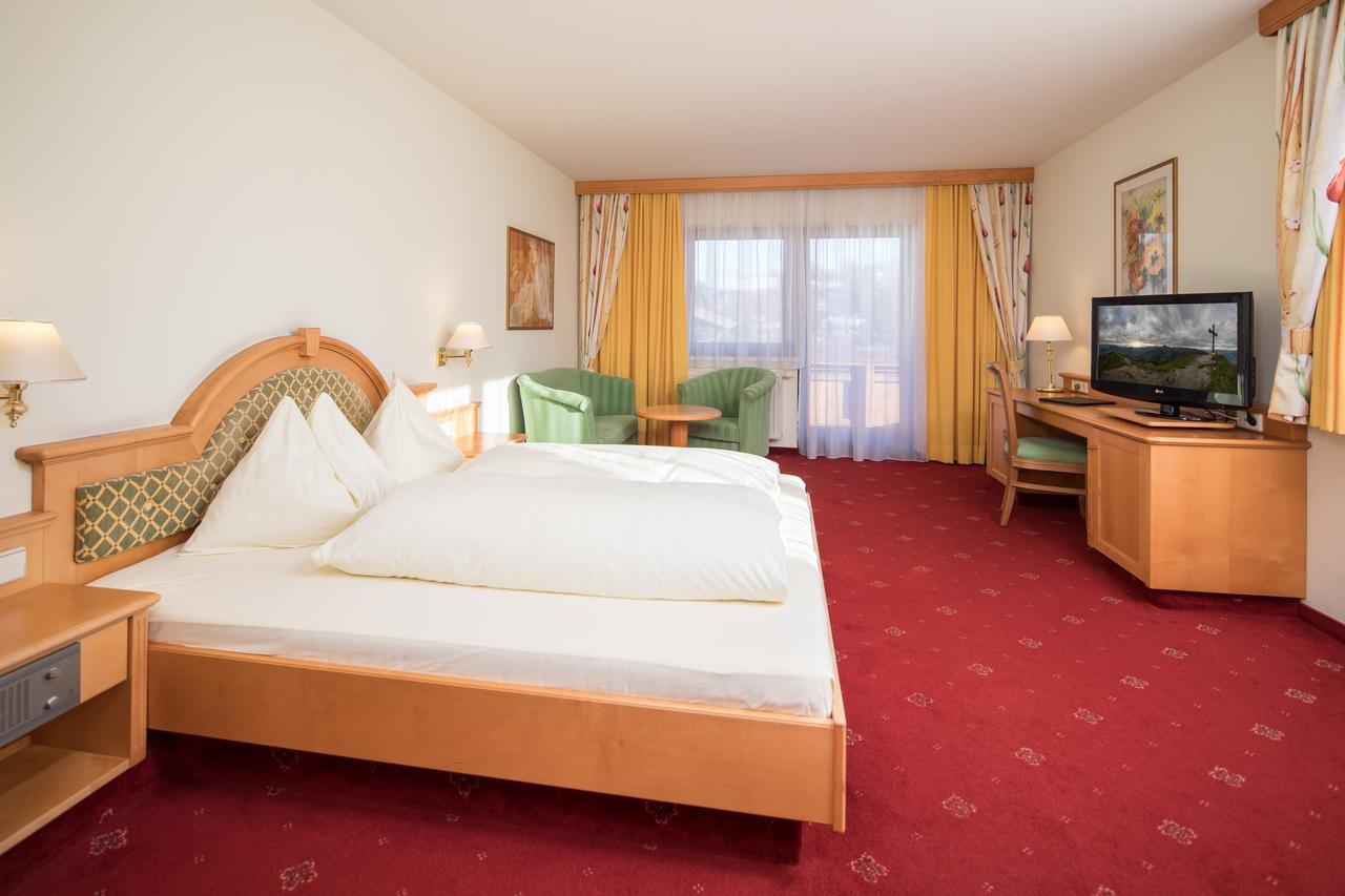 Hotel Sonnenuhr Kramsach Exteriör bild